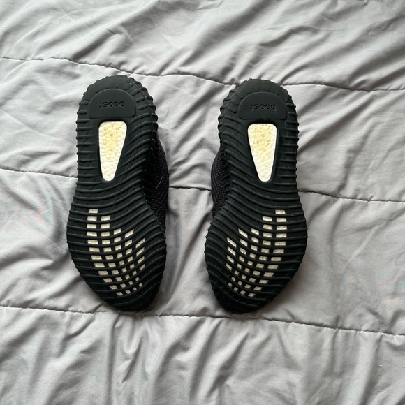 Yeezy 350 black non reflective, used good condition with box main image 5